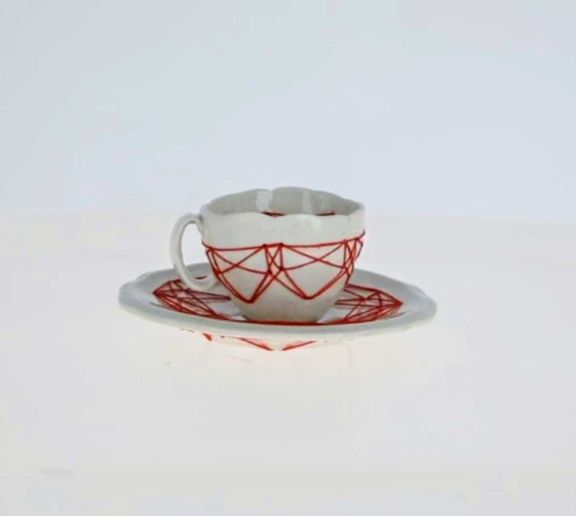 Taza de porcelana bordada III